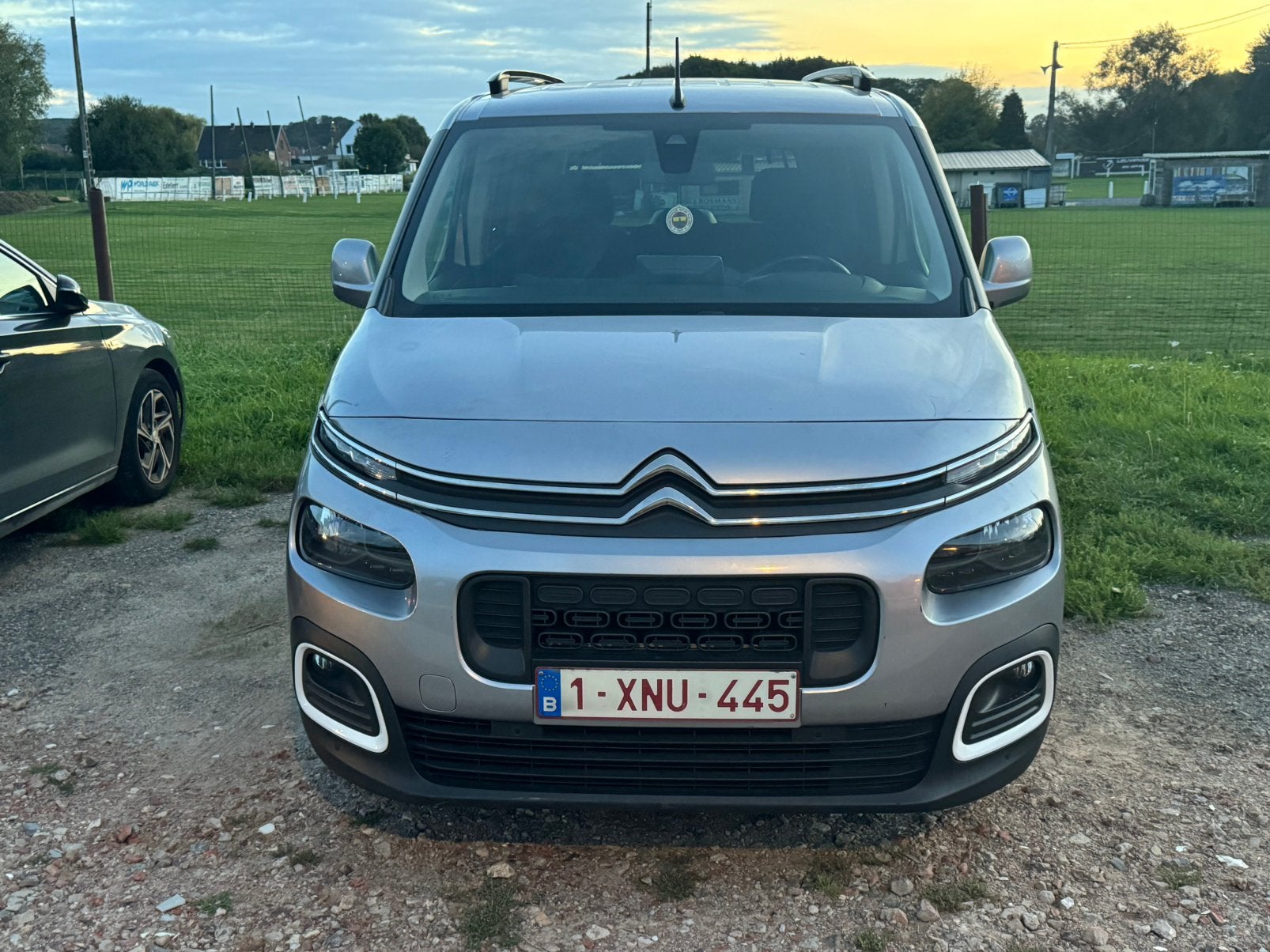Citroen Berlingo 1.5 hdi/130pk/automatische/motorprobleem, Dealer onderhouden, Elektrische ramen, 3 cilinders, Zilver of Grijs