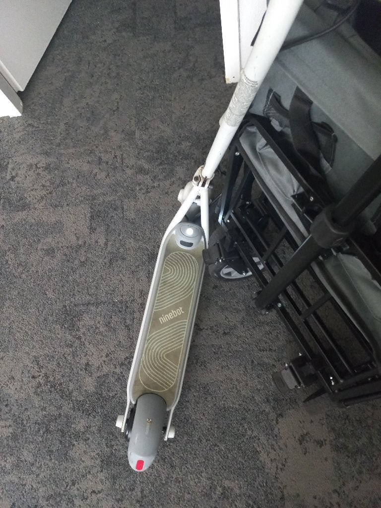 Trottinette électrique pour enfants Ninebot ZING C8 - bien, Vélos & Vélomoteurs, Enlèvement, Utilisé, Step électrique (E-scooter)