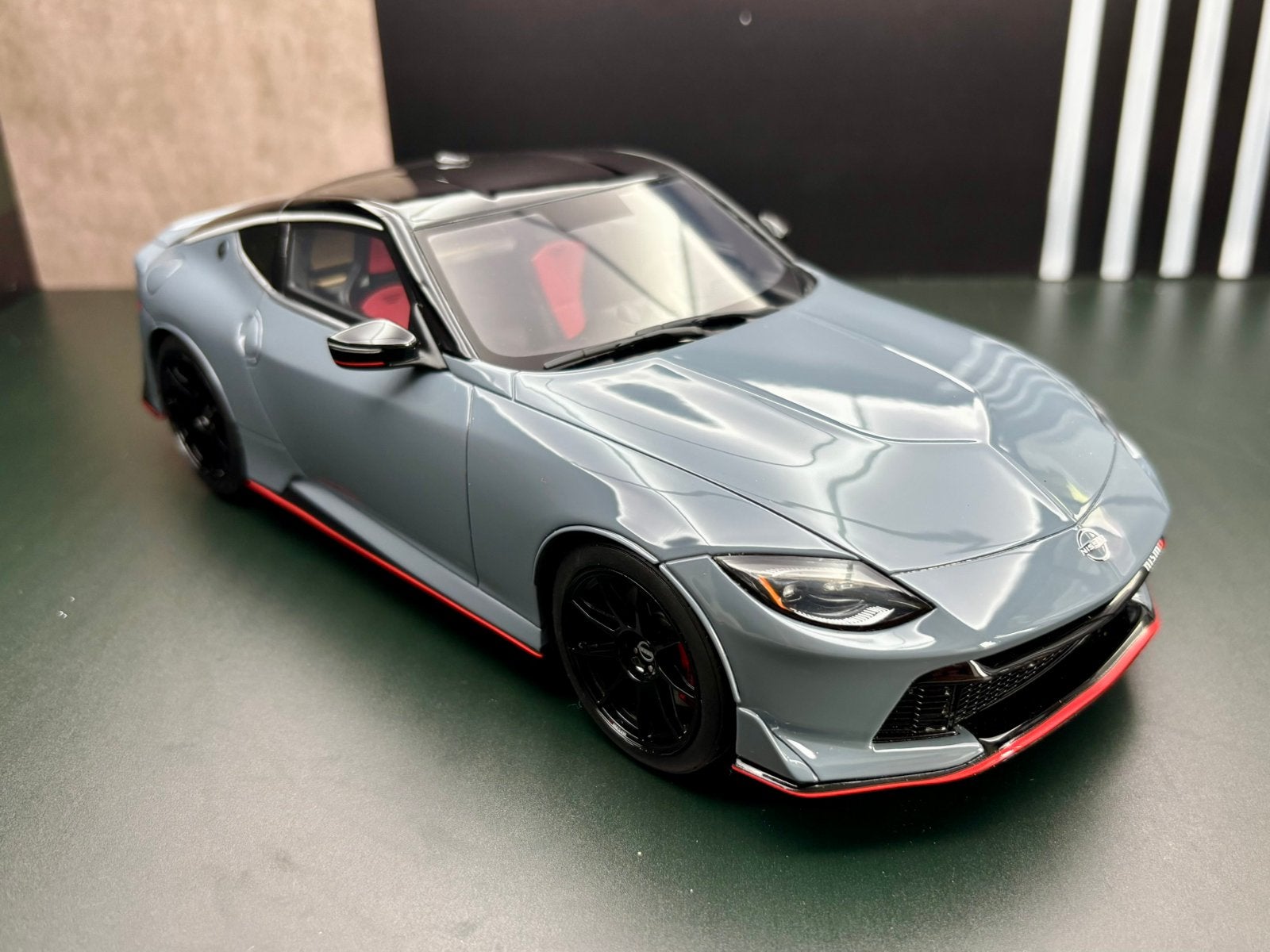 1:18 Nissan Z nismo, Hobby & Loisirs créatifs, Voitures miniatures | 1:18, Enlèvement ou Envoi, Comme neuf