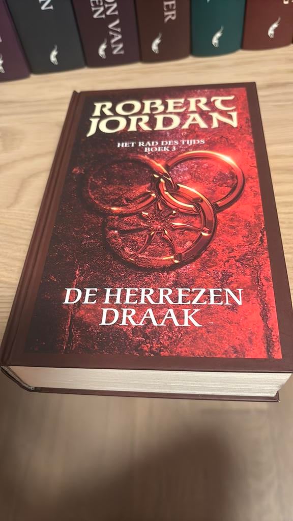 Robert Jordan - De herrezen draak, Enlèvement, Robert Jordan