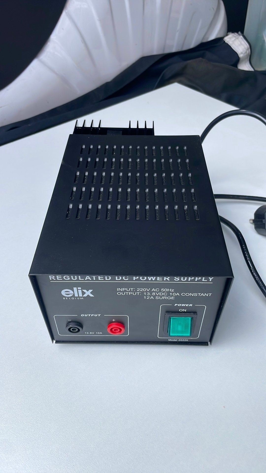 Alimentation stabilisée 220v / 13,8 dc 10A, Télécoms, Enlèvement ou Envoi, Comme neuf