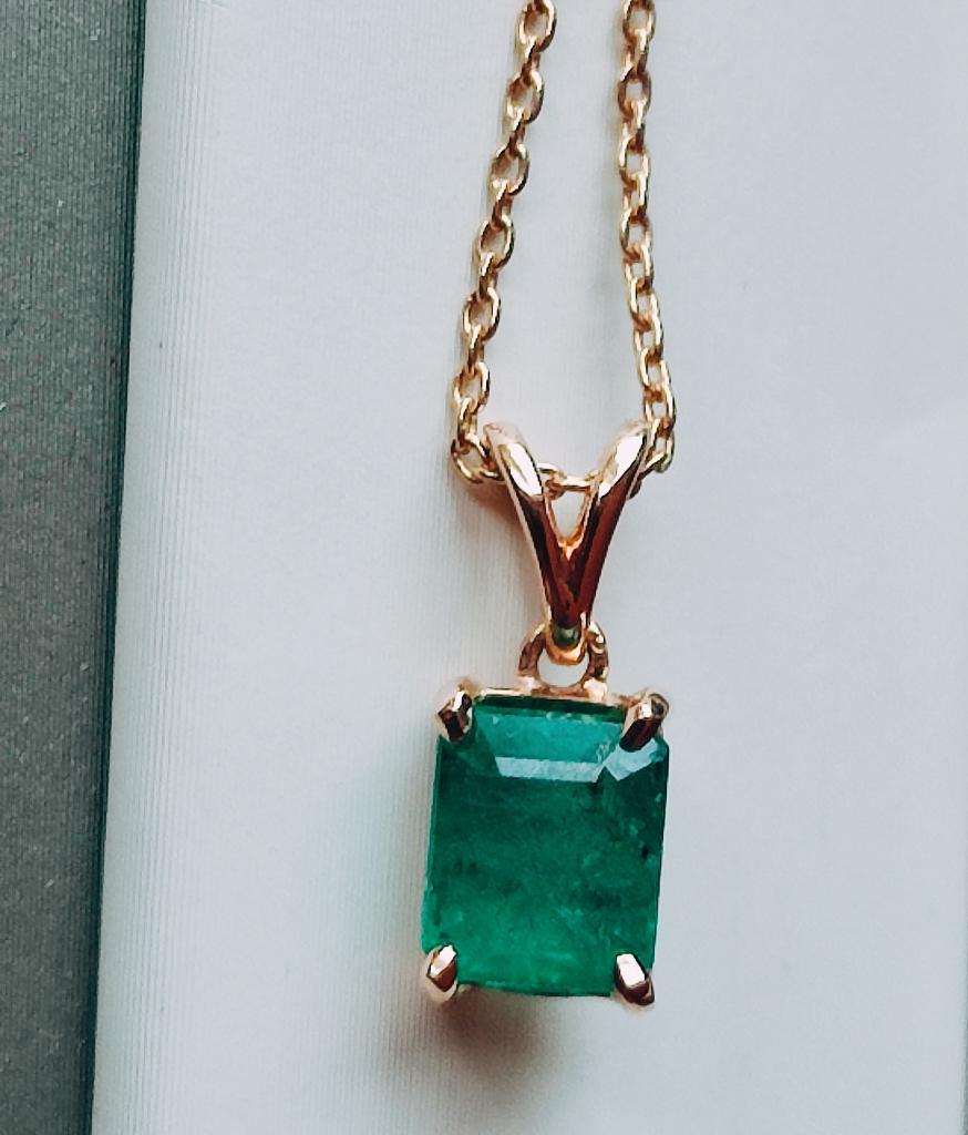 Gouden ketting met smaragd 1,45kt hangertje, Handtassen en Accessoires, Kettingen, Nieuw, Ophalen of Verzenden, Met edelsteen