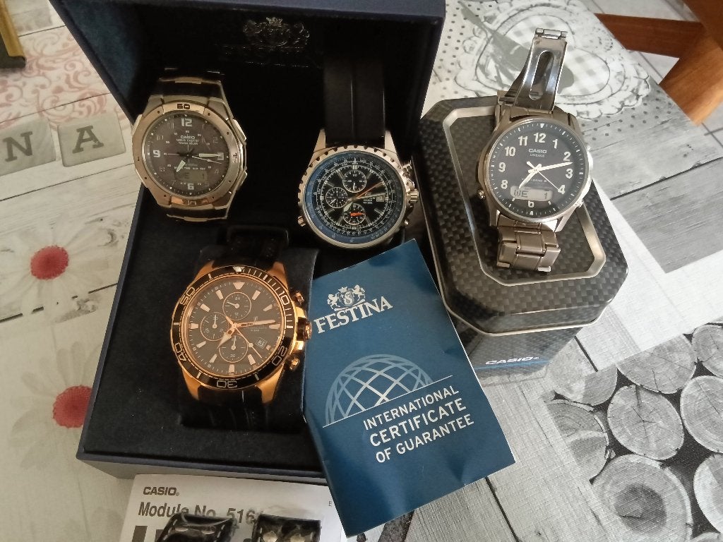4. BELLES MONTRES EN TRÈS BON ÉTAT, Bijoux, Sacs & Beauté, Montres | Enfants, Comme neuf, Enlèvement ou Envoi