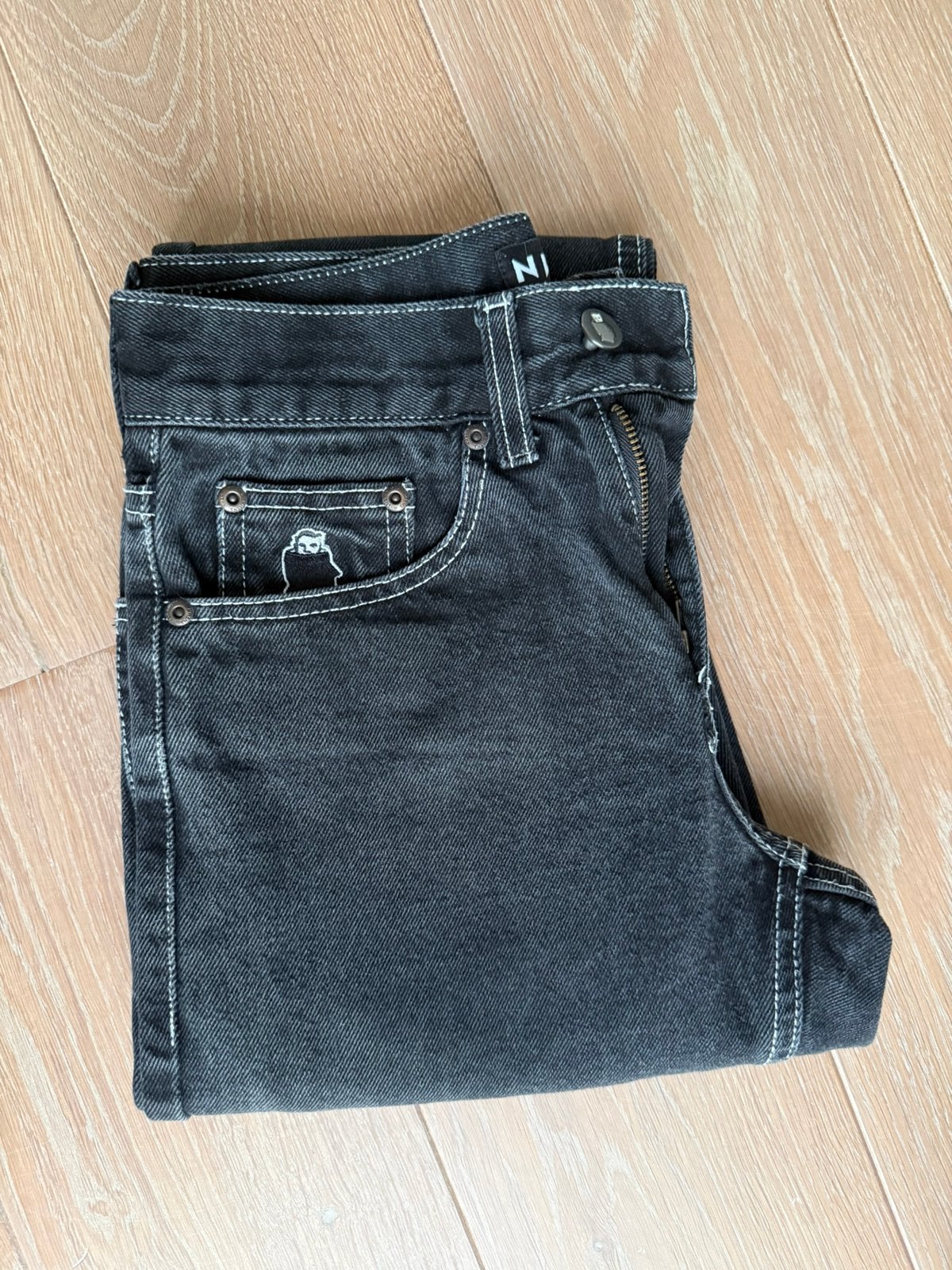 Jeans NNSNS - type Nessy - taille 24/30, Enlèvement ou Envoi, Comme neuf