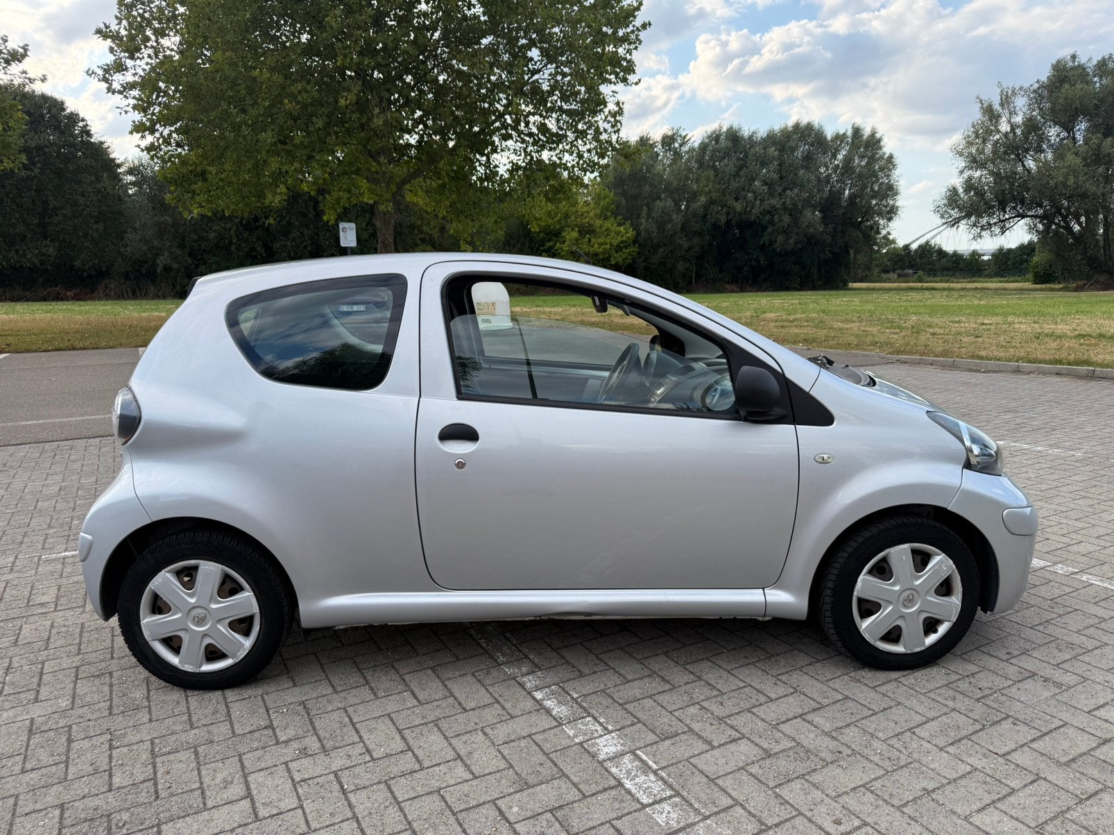 Toyota aygo 2011 (120000km) benzine, Auto's, Toyota, Voorwielaandrijving, 50 kW, Zwart, Bedrijf