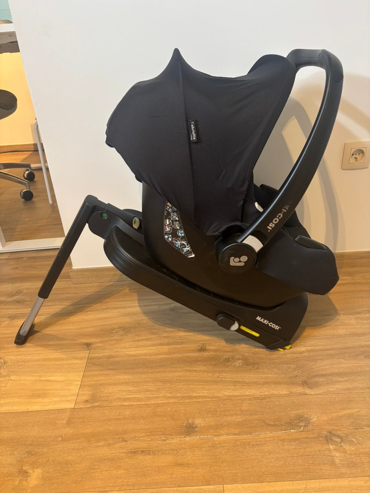 Maxi Cosi CabrioFix i-Size + Base CabrioFix i-Size, Enfants & Bébés, Enlèvement, Utilisé
