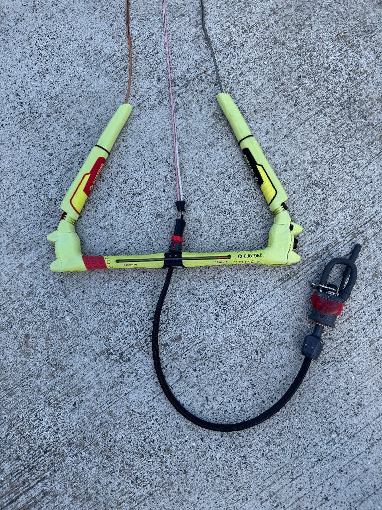 Duotone Click Bar Small (42 cm) met lijnen (20/22 m) – 2024, Watersport en Boten, Kitesurfen, Ophalen, Gebruikt, Bar