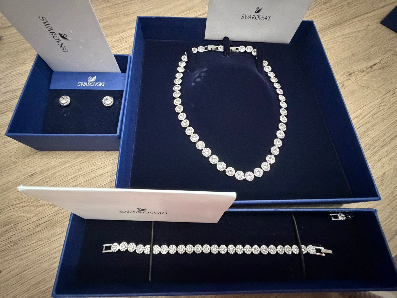 Set van swarovski, Handtassen en Accessoires, Ophalen of Verzenden, Nieuw, Zilver, Zilver