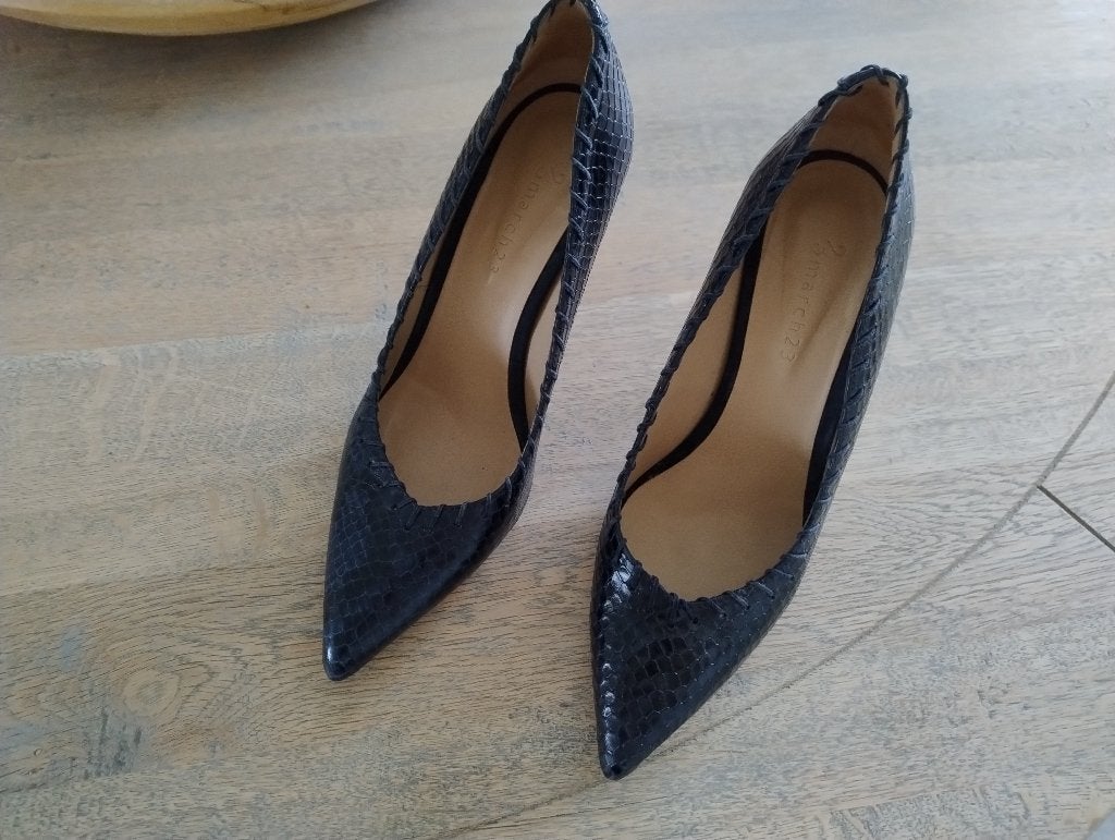 👠March 23 Pumps → Maat 38 → Elegante Slangenlook!, Pumps, Zwart, Ophalen of Verzenden, Zo goed als nieuw