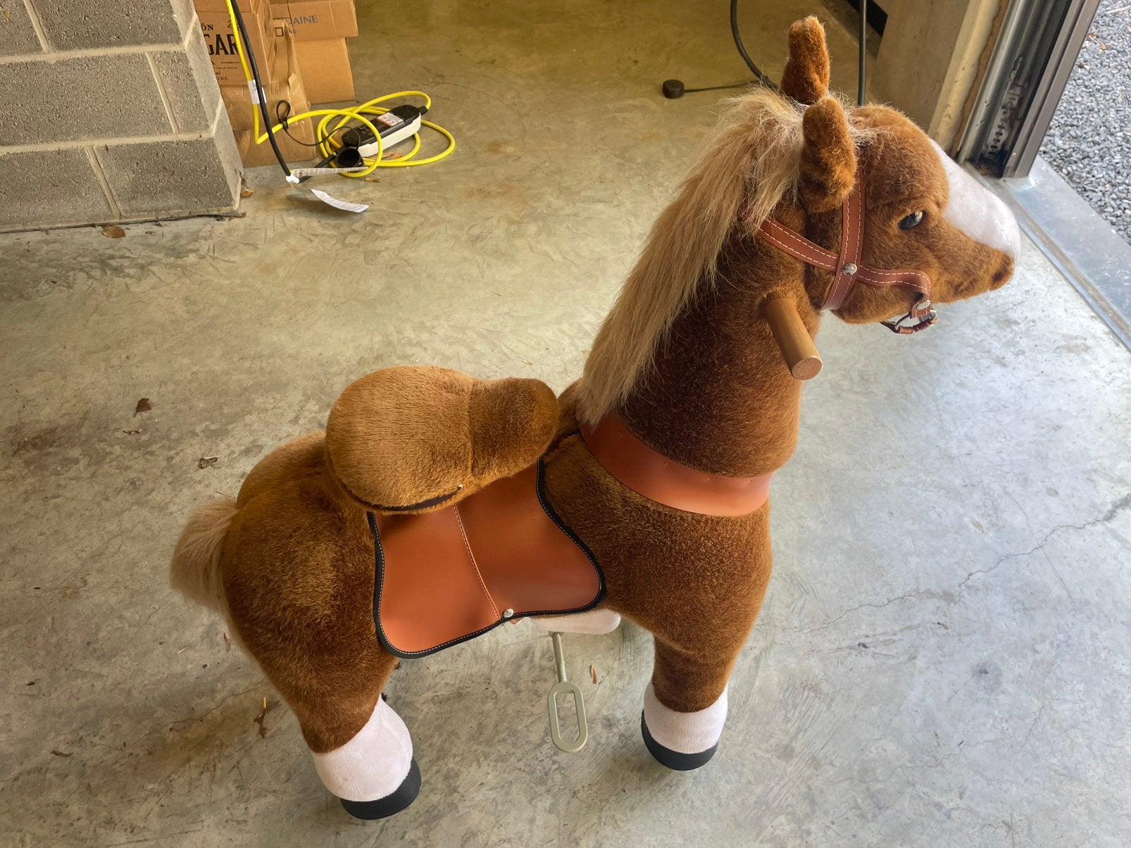 Jeu pour enfant poney brun sur roulette, Enlèvement, Utilisé