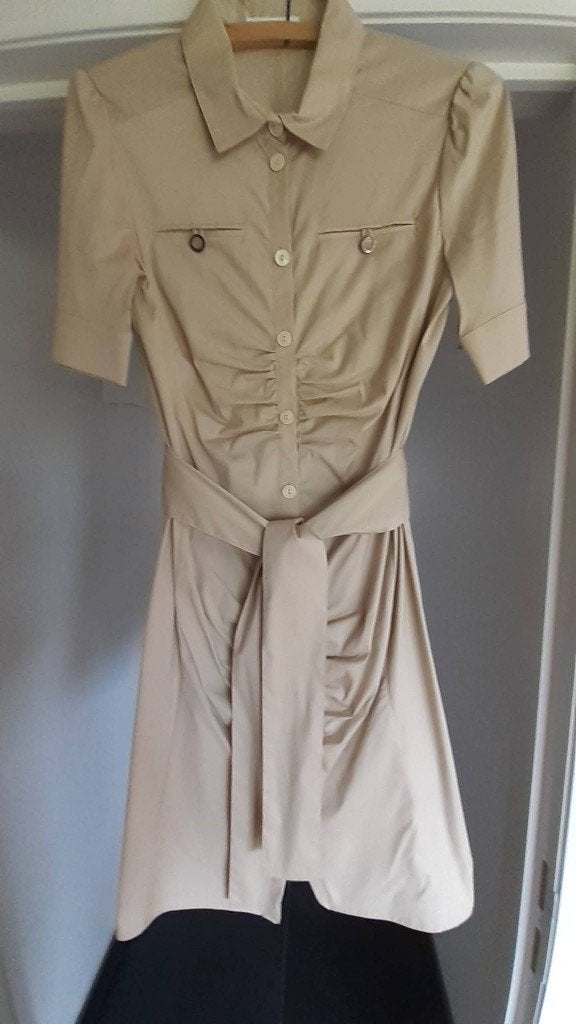 Patrizia Pepe beige jurk – elegant & tijdloos, it44, Kleding | Dames, Maat 38/40 (M), Beige, Ophalen of Verzenden, Zo goed als nieuw