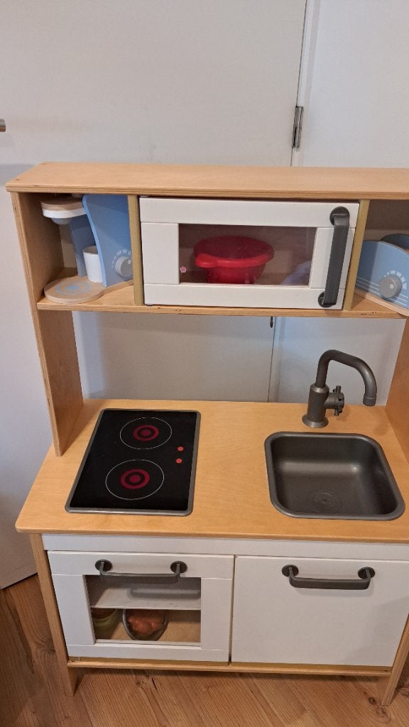 Kitchenette Ikea avec de nombreux ustensiles de cuisine, Enlèvement, Utilisé, Bois, Jouer à la cuisine