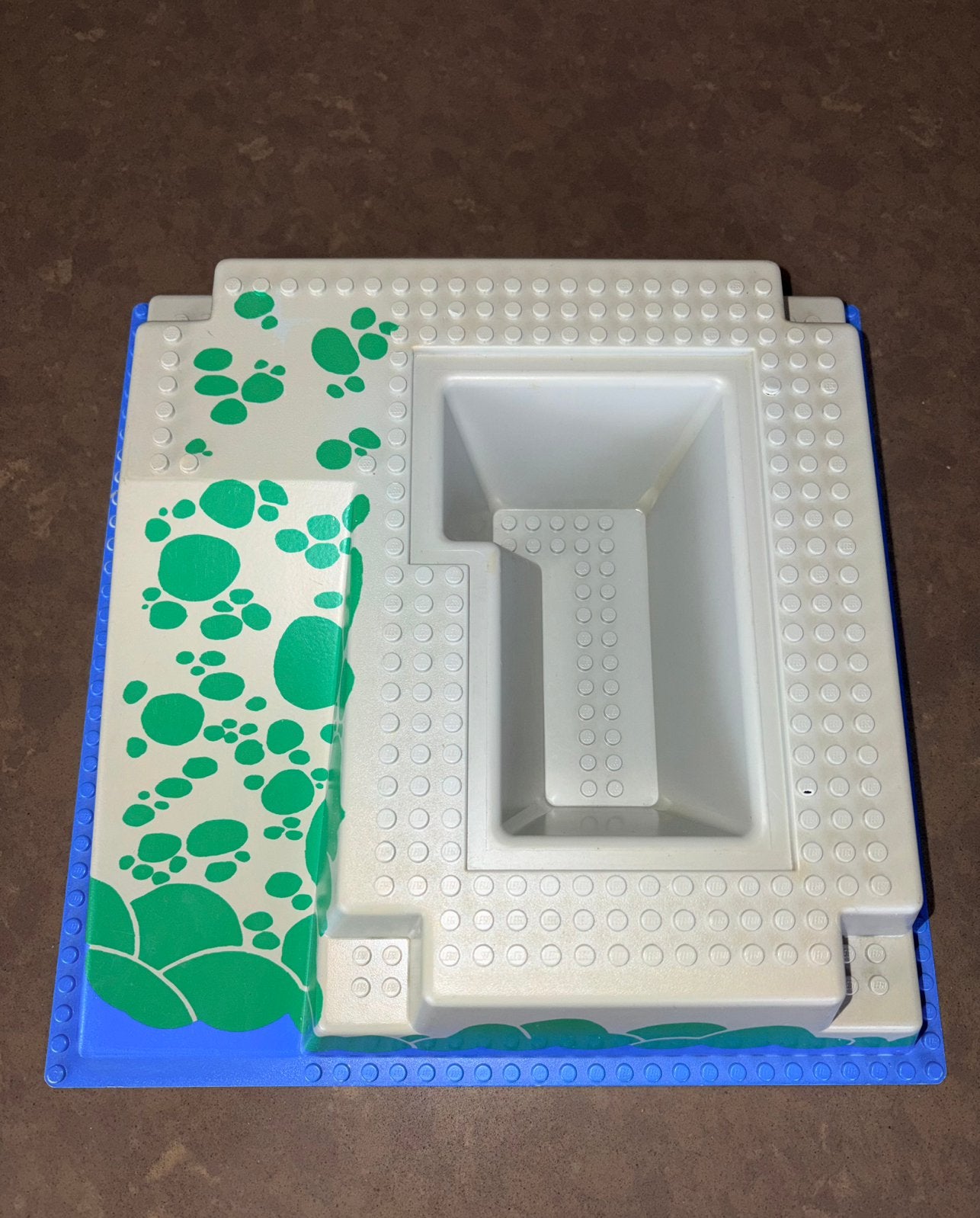 LEGO Baseplate 32 x 32 Ramp and Pit Blue Water Green Stones, Gebruikt, Lego, Ophalen of Verzenden, Castle