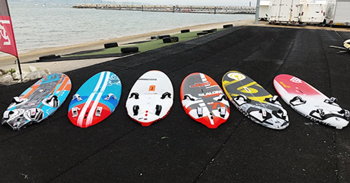 Ik zoek: groot slalomboard, Sports nautiques & Bateaux, Planche à voile, Enlèvement