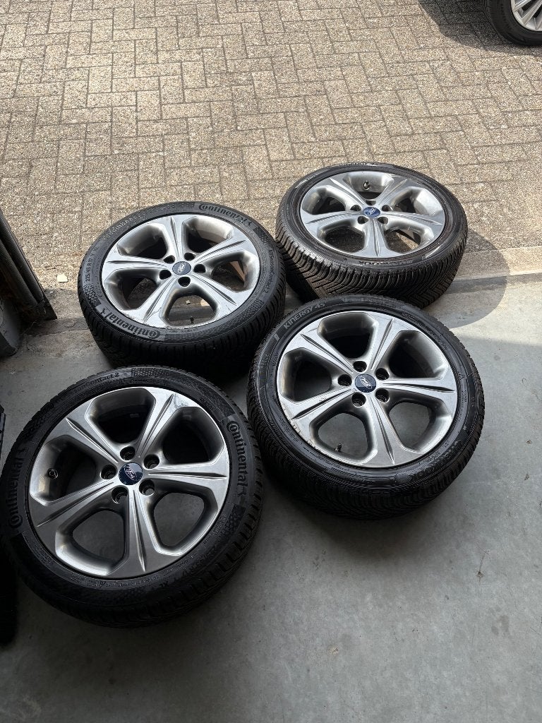 Banden Ford, Auto-onderdelen, Banden en Velgen, 17 inch, Ophalen of Verzenden, All Season, Band(en)