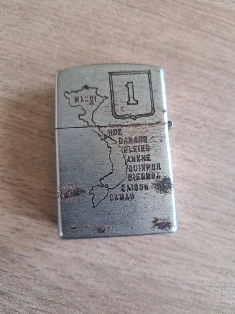 Originele Vietnam Zippo 1968 1st Infantry Big Red One, Enlèvement ou Envoi, Briquet