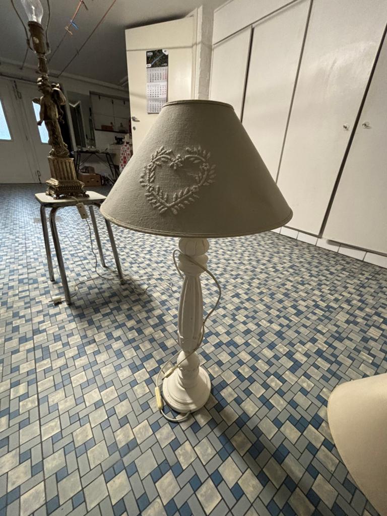 Lampe en bois couleur blanche, Maison & Meubles, Lampes | Lampadaires, Enlèvement, Comme neuf, Bois, Moins de 100 cm
