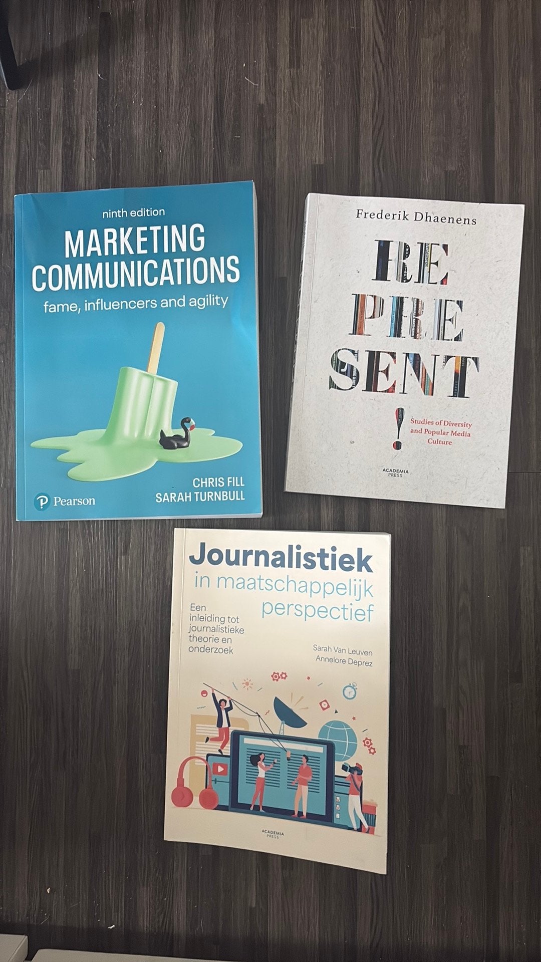 Boekenpakket 2de jaar communicatiewetenschappen ugent, Enlèvement ou Envoi, Comme neuf