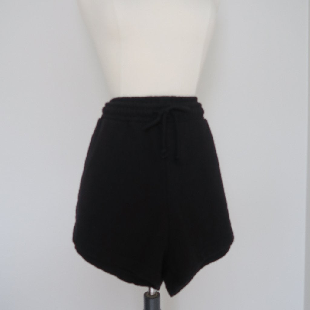 Short noir Weekday - L, Vêtements | Femmes, Culottes & Pantalons, Taille 42/44 (L), Enlèvement ou Envoi, Weekday, Comme neuf