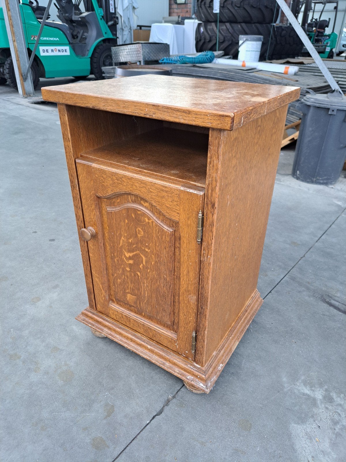 Armoire latérale robuste en chêne avec porte et compartiment, Maison & Meubles, Armoires | Autre, Utilisé, Enlèvement ou Envoi
