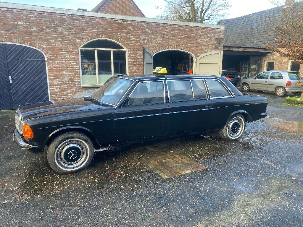 mercedes w123 limo  lang originele oude Rotterdamse taxi, Auto's, Oldtimers, Particulier, Mercedes-Benz, Diesel, Handgeschakeld