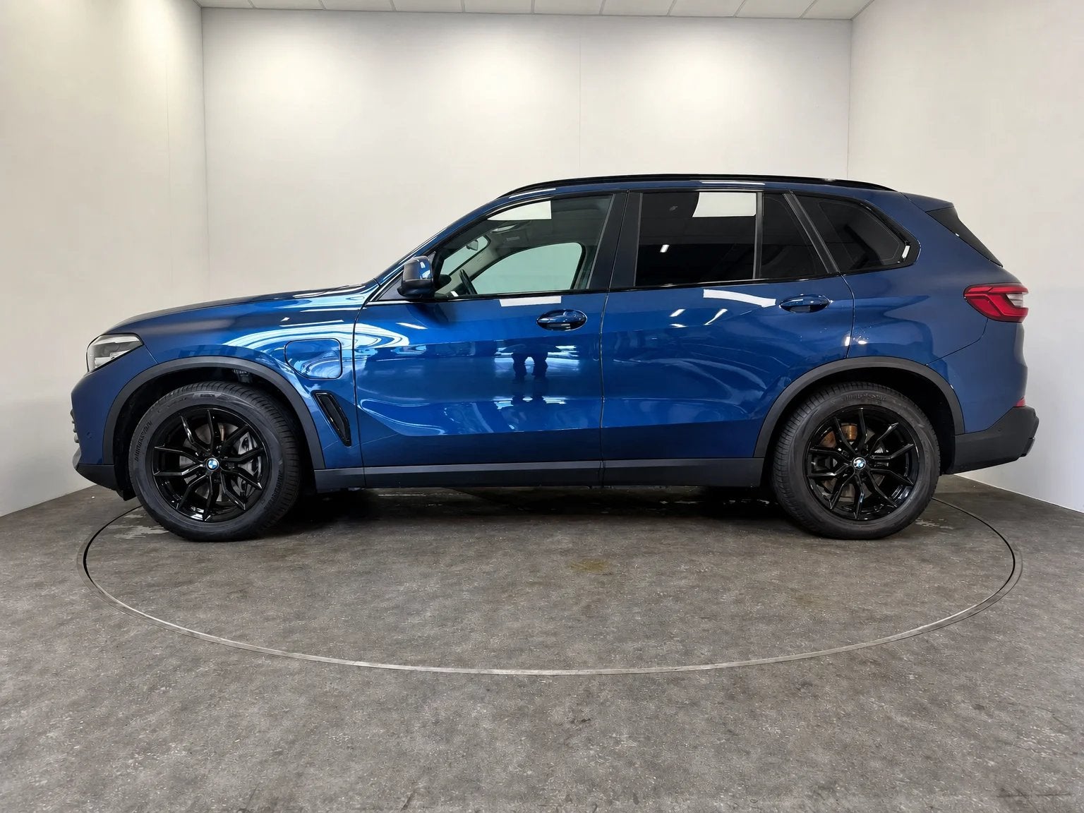 BMW X5 3.0A Black Line xDrive45e PHEV CARPLAY, LEDER, CAMERA, Automaat, Bedrijf, Hybride Elektrisch/Benzine, 2998 cc