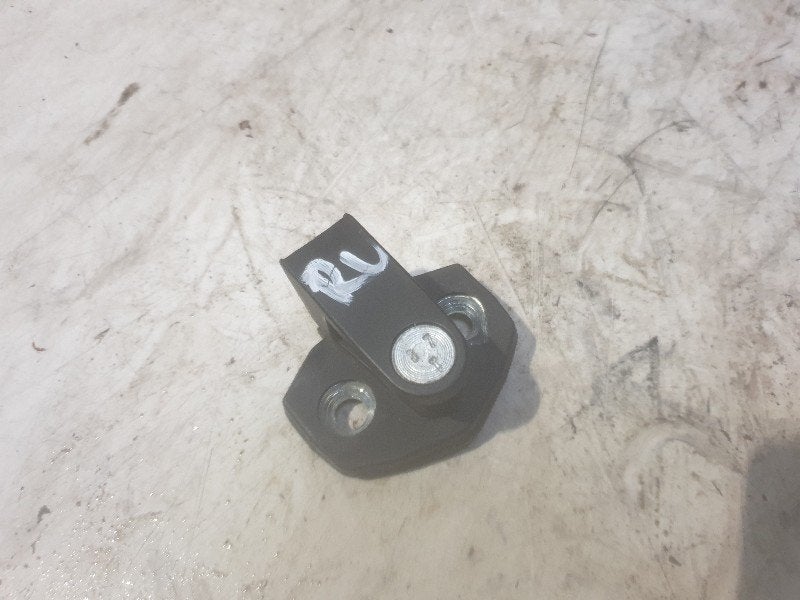 LOCKCATCHER DOOR BMW 3 serie Touring (E36 / 3) (8-105-511), Utilisé, BMW, Petuelring 130
80809  München, DE, Bayerische Motoren Werke AG