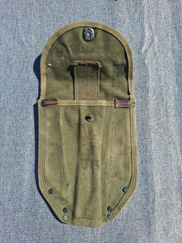 Housse de pelle pliante US M-1943 KENWOOD MFG CO 1944, Enlèvement ou Envoi, Armée de terre