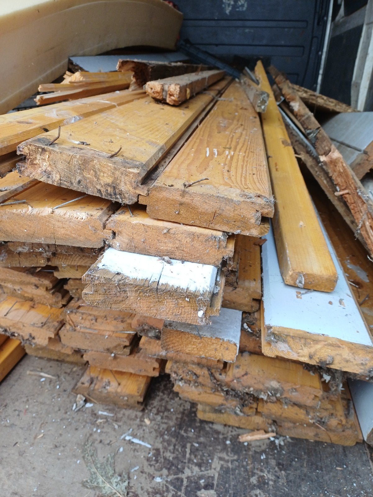 lot gratuit de bois de chauffage provenant d'une maison de j, Moins de 3 m³, Enlèvement, Autres essences de bois, Bûches