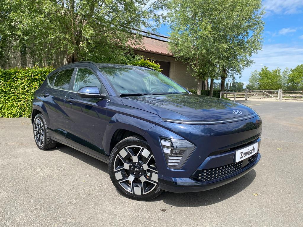 Hyundai KONA EV SHINE 65 kwh (bj 2024, automaat), Auto's, Hyundai, Gebruikt, Zwart, Blauw, Leder