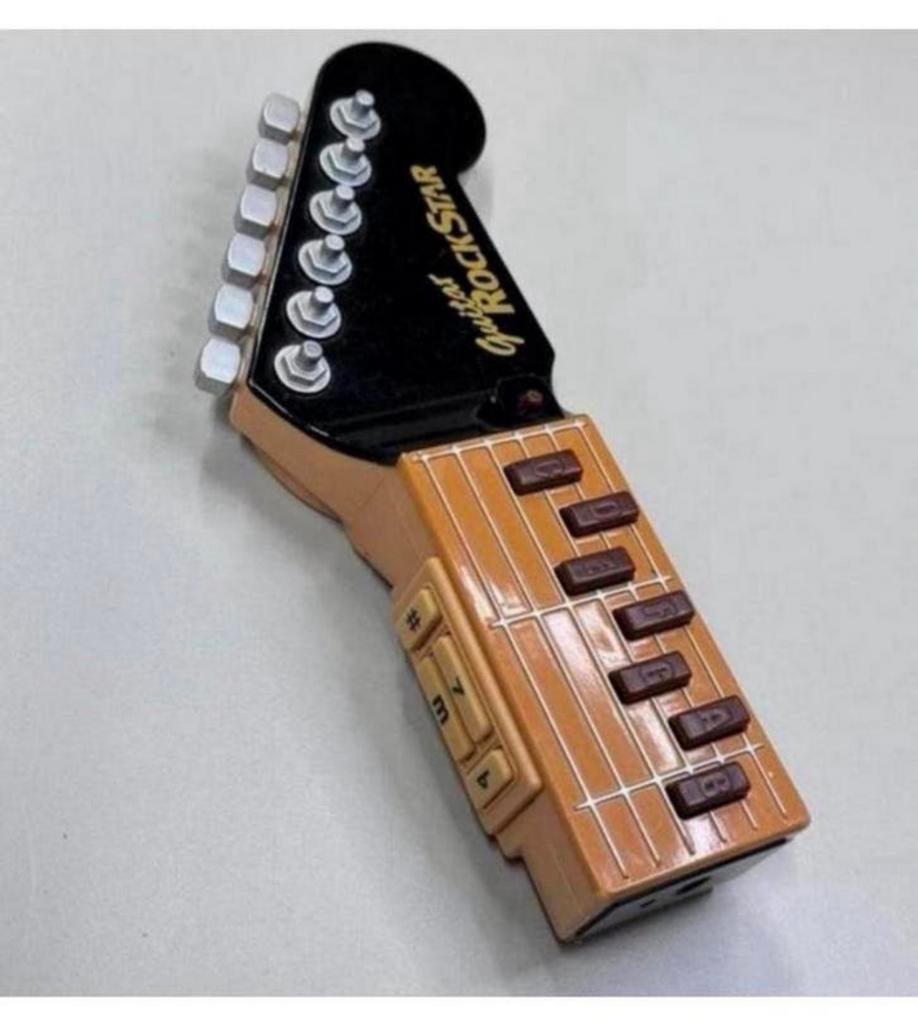 Tomy Guitar RockStar - Infra Red Beam Air Gitaar 8 liedjes, Kinderen en Baby's, Speelgoed | Overig, Zo goed als nieuw, Jongen of Meisje