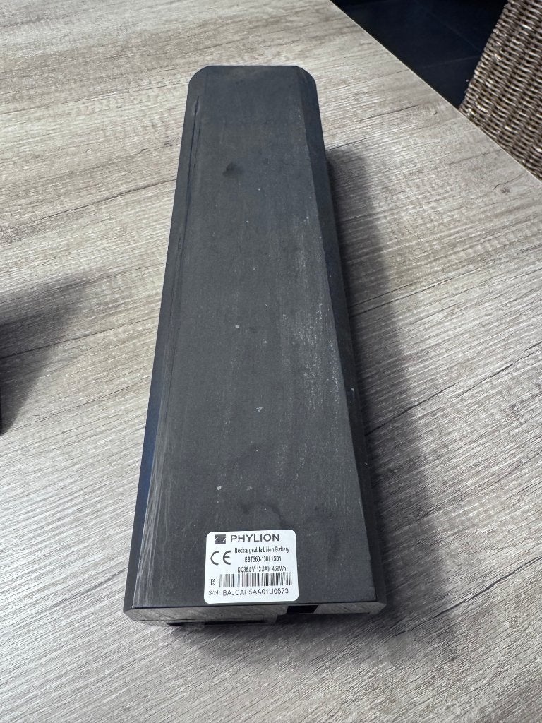 Batterie PHYLION 13Ah 468Wh défectueuse + chargeur d'origine, Vélos & Vélomoteurs, Utilisé