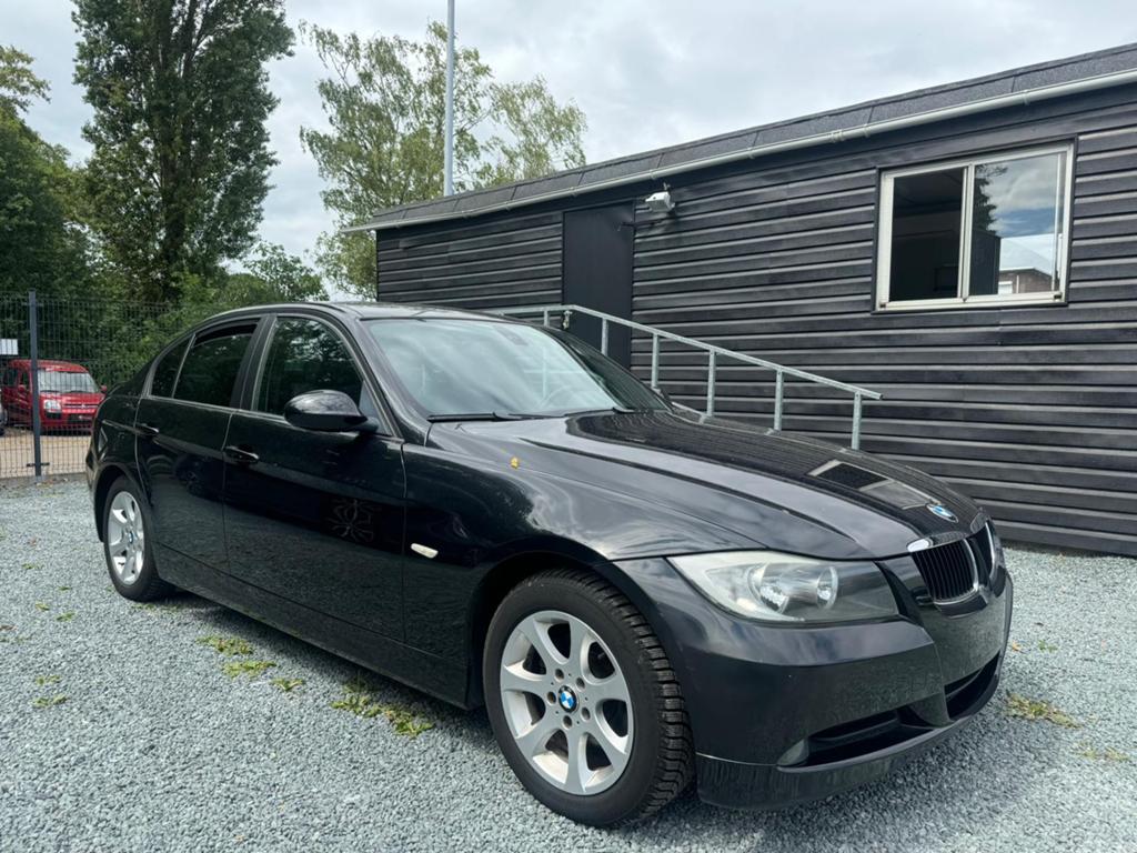 Bmw 318i 2009 242dkm airco leder cruise zo mee te nemen!, Autos, BMW, Cuir, Achat, Entreprise, Boîte manuelle