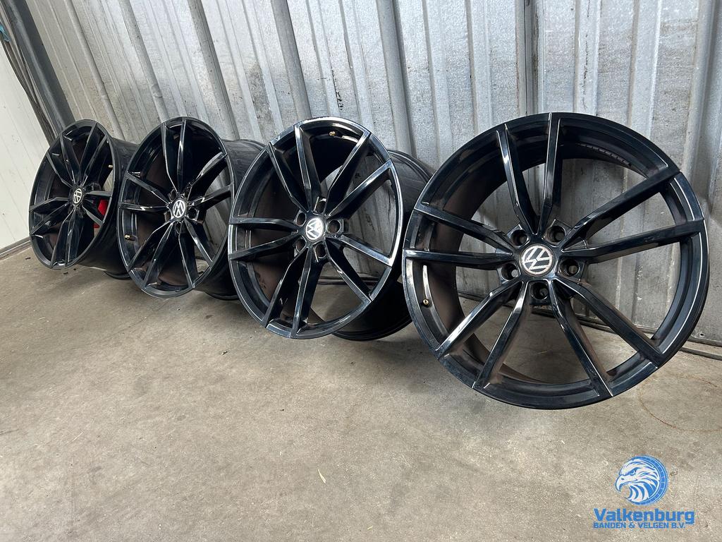 VW Golf 7 R Caddy Pretoria look 19 inch zwarte velgen 5x112, Auto-onderdelen, 19 inch, Gebruikt, Velg(en), -