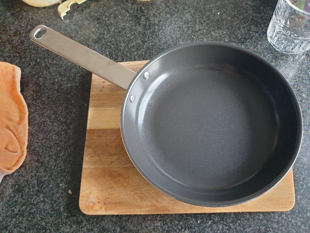Kookpan 20cm antikleef nieuw, Huis en Inrichting, Ophalen of Verzenden, IKEA, Nieuw, Aluminium