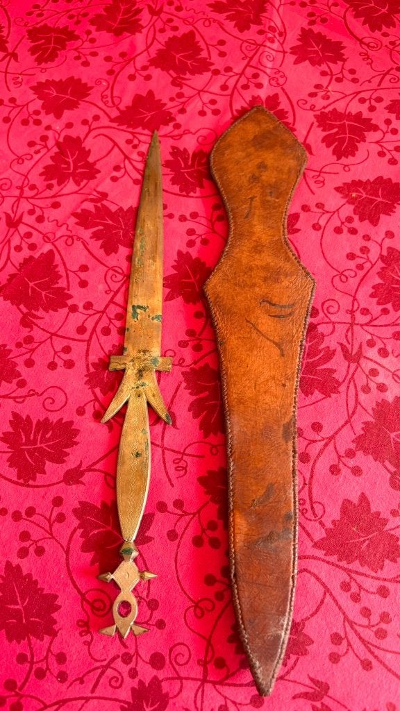 Decoratieve antieke dolk met leren etui — 30,5 cm, Ophalen of Verzenden, Overige soorten, Overige typen
