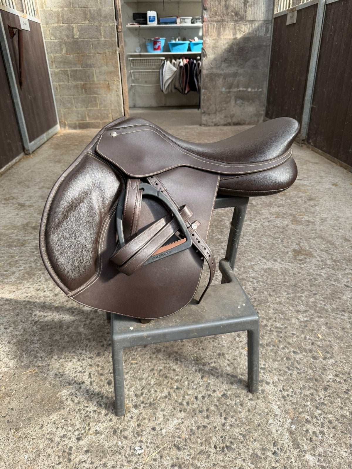 Wintec hart springzadel met toebehoren 17,5inch, Dieren en Toebehoren, Ophalen, Zo goed als nieuw, Wintec
