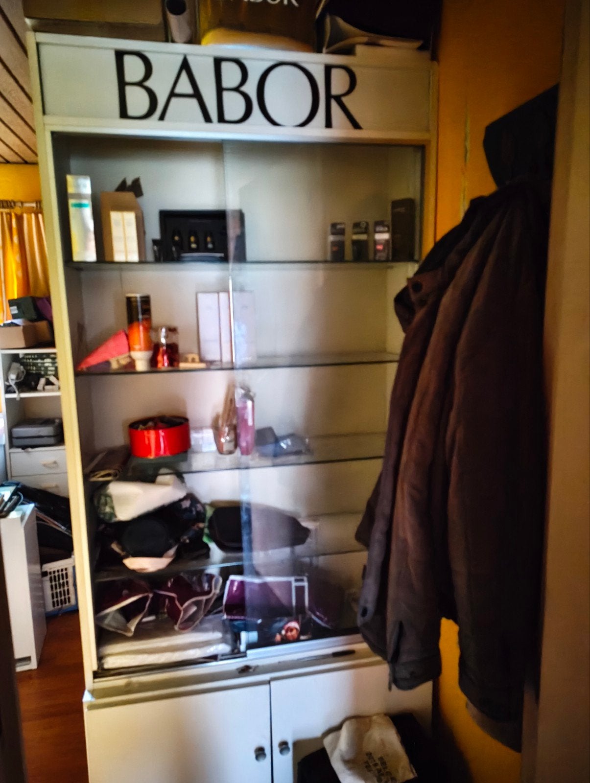 Vitrinekast schoonheidssalon,...., Ophalen