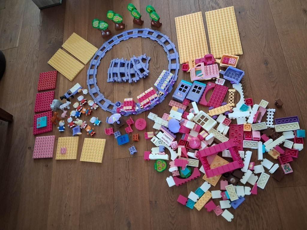 groot lot Duplo Lego Hello Kitty, spoorweg trein, ..., Kinderen en Baby's, Ophalen of Verzenden, Zo goed als nieuw, Duplo
