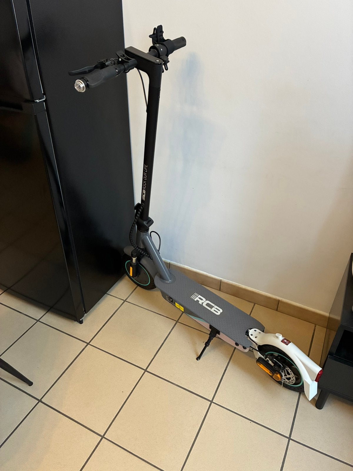 Electrische step met oplader, Fietsen en Brommers, Ophalen, Zo goed als nieuw, Elektrische step (E-scooter)