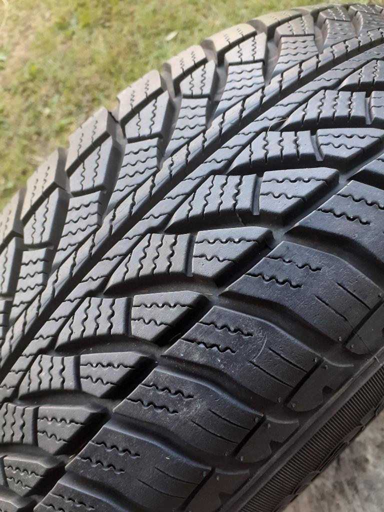 4 Pneus neige Goodyear Ultragrip 205/60/16 avec 7 à 8 mm, Autos : Pièces & Accessoires, Pneus hiver, 16 pouces, 205 mm, Pneu(s)