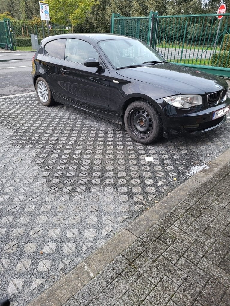 BMW 116I met 188...km gekeurd, Auto's, 90 kW, Zwart, 4 cilinders, Zwart