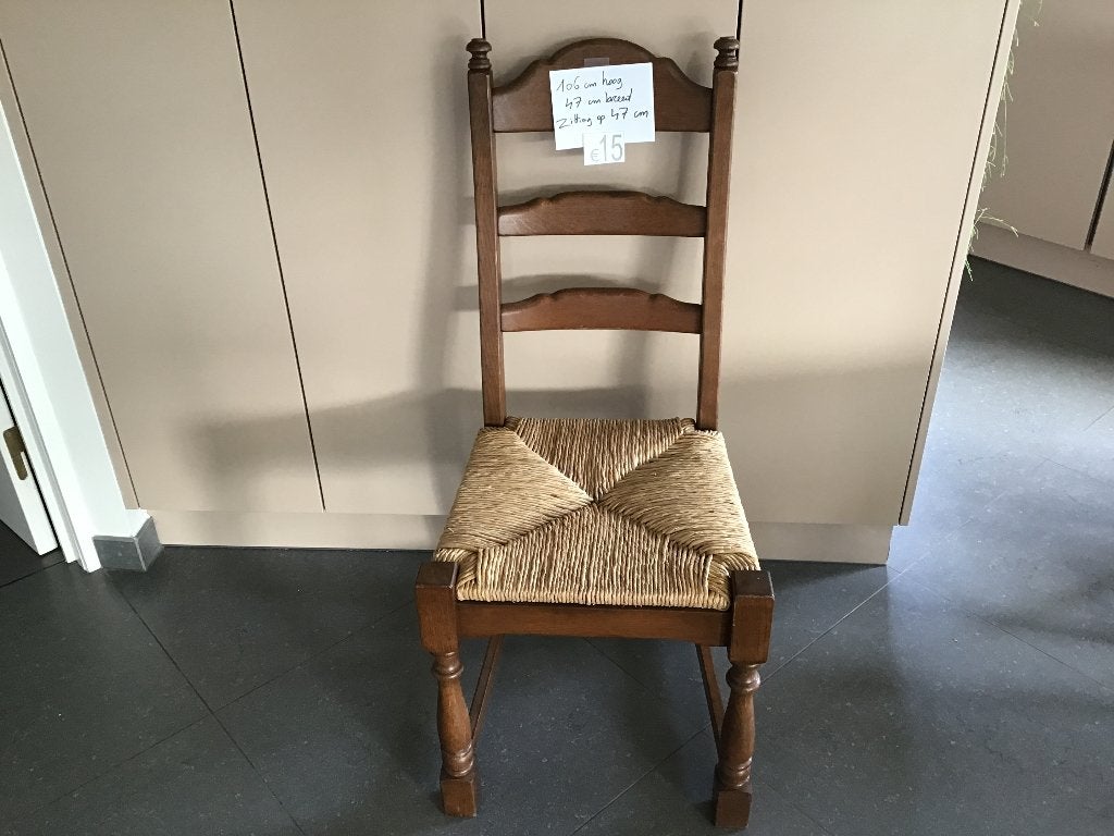 1 belle chaise avec assise en osier et 3 autres chaises, Maison & Meubles, Enlèvement, Comme neuf