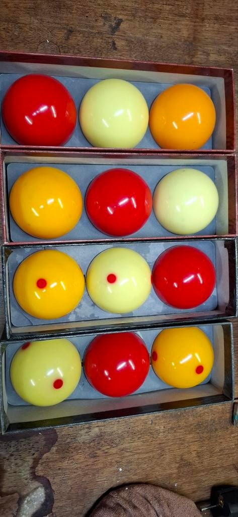 4 boules de billard Aramith, Enlèvement