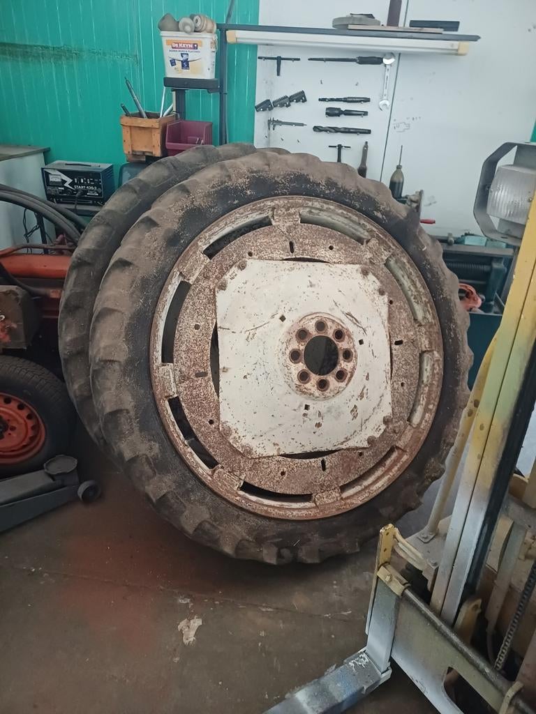 Pneus étroits pour tracteurs Ford série 4000 ou 5000, Enlèvement, Ford