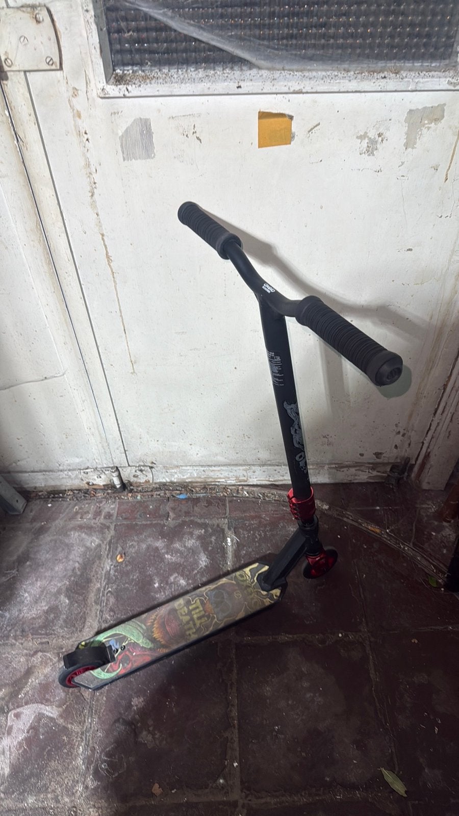 Oxelo Stuntstep Zwart/Rood - Gebruikt maar in goede staat, Fietsen en Brommers, Ophalen, Gebruikt, Gewone step, Oxelo (Decathlon)