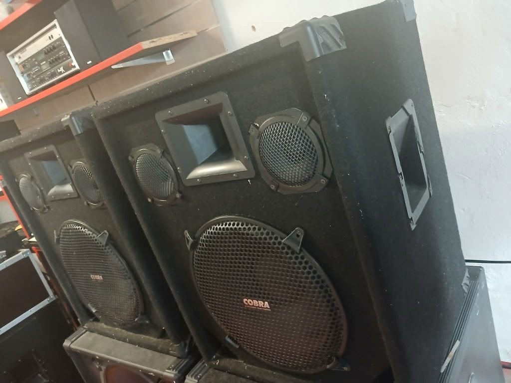 haut-parleurs 2 x 300 watts, Enlèvement, Utilisé, Kit d'enceintes, Autres marques