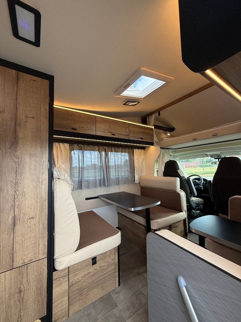 Nouvelle rentrée Rimor XGO Dynamic 39 | 6 places &couchages, Caravanes & Camping, 6 à 7 mètres, Fiat, Boîte manuelle, Jusqu'à 6