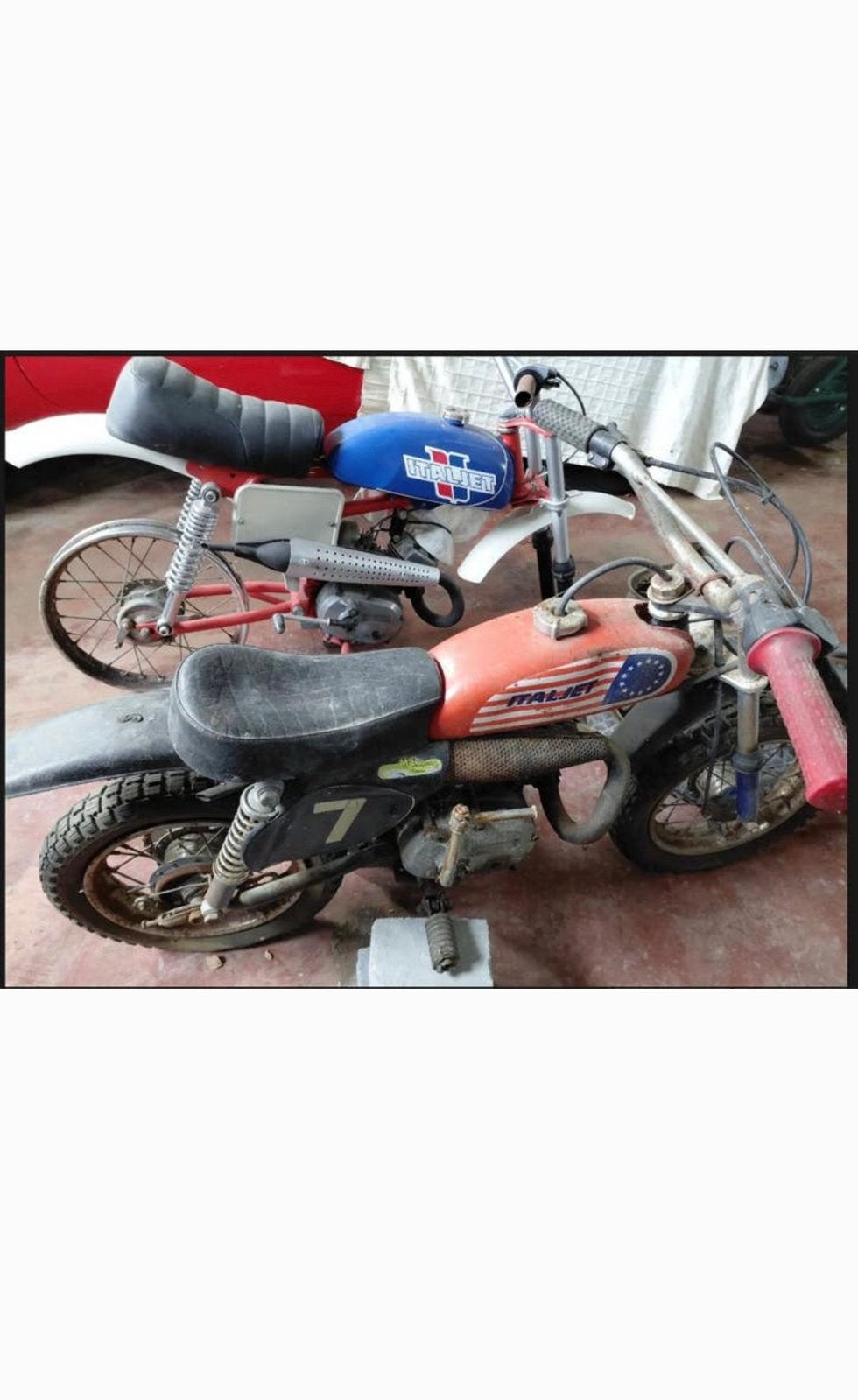 2 italjet, Motos, Enlèvement