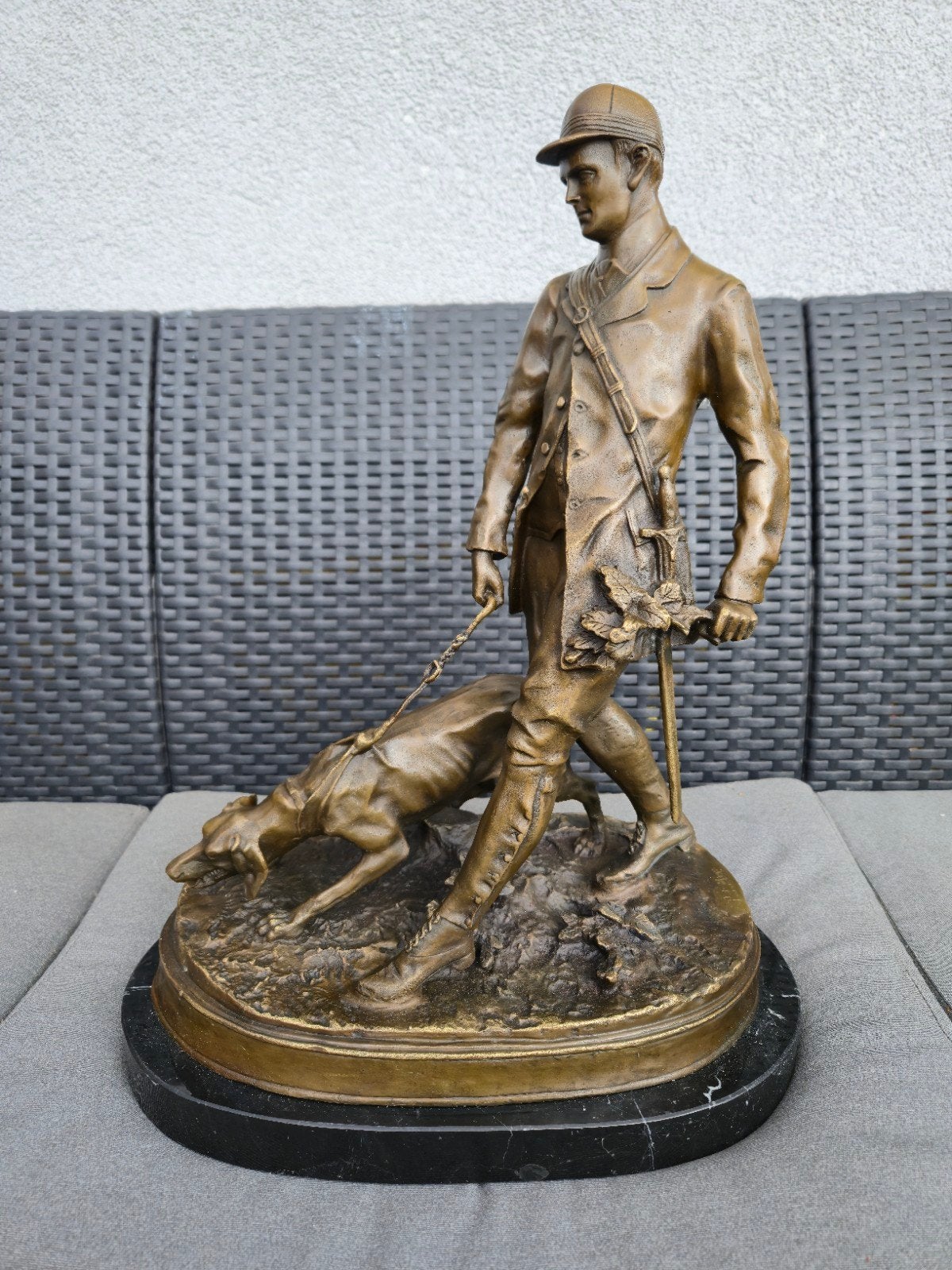 groot & zwaar bronzen beeld jager met jachthond, Ophalen